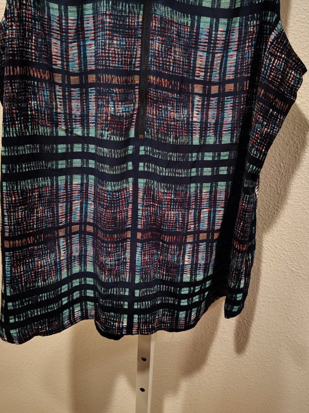 Apt. 9 Tank Top Size Medium Polyester Sleeveless Abstract Plaid Zipper - Picture 4 of 10